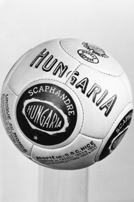 Modèle de ballon de football " Scaphandre " de la marque Hungaria, vers 1950-1960.