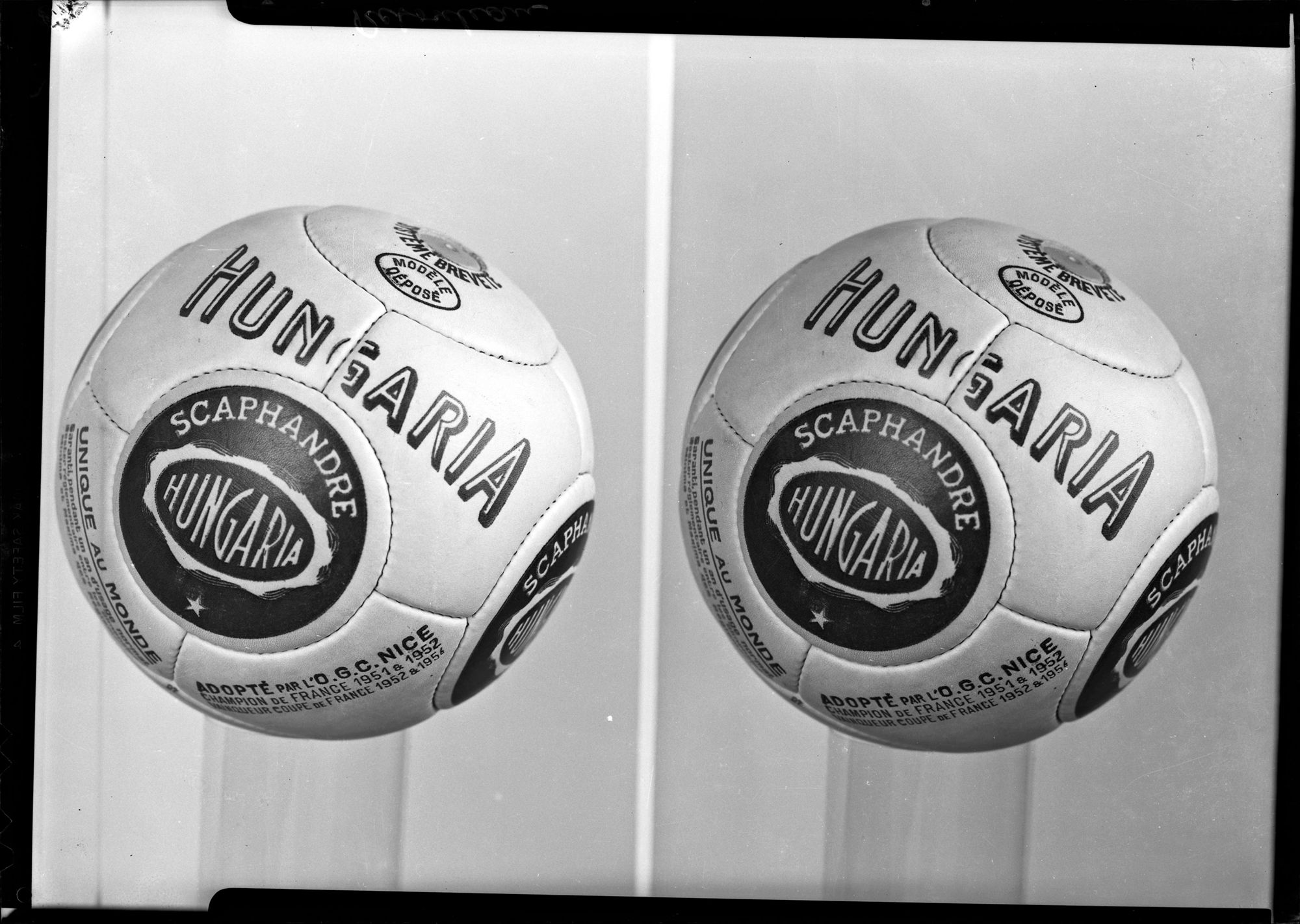 Modèle de ballon de football " Scaphandre " de la marque Hungaria, vers 1950-1960 (Arch. dép. du Loiret, Collection Jaques, 31 Fi 974)