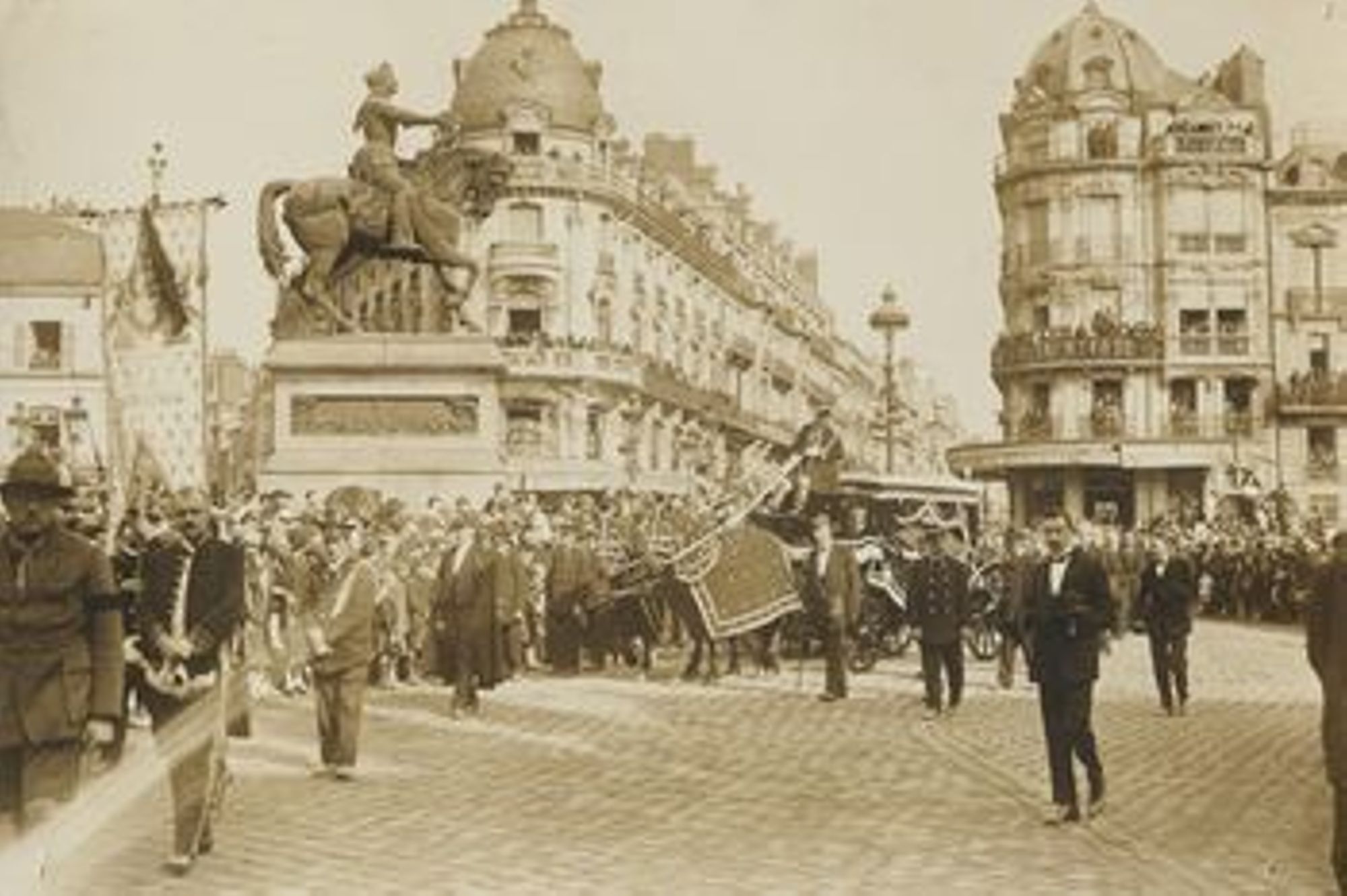 Obsèques du cardinal Stanislas-Arthur-Xavier Touchet à Orléans. (Arch. dép. du Loiret, 7 FI 23)