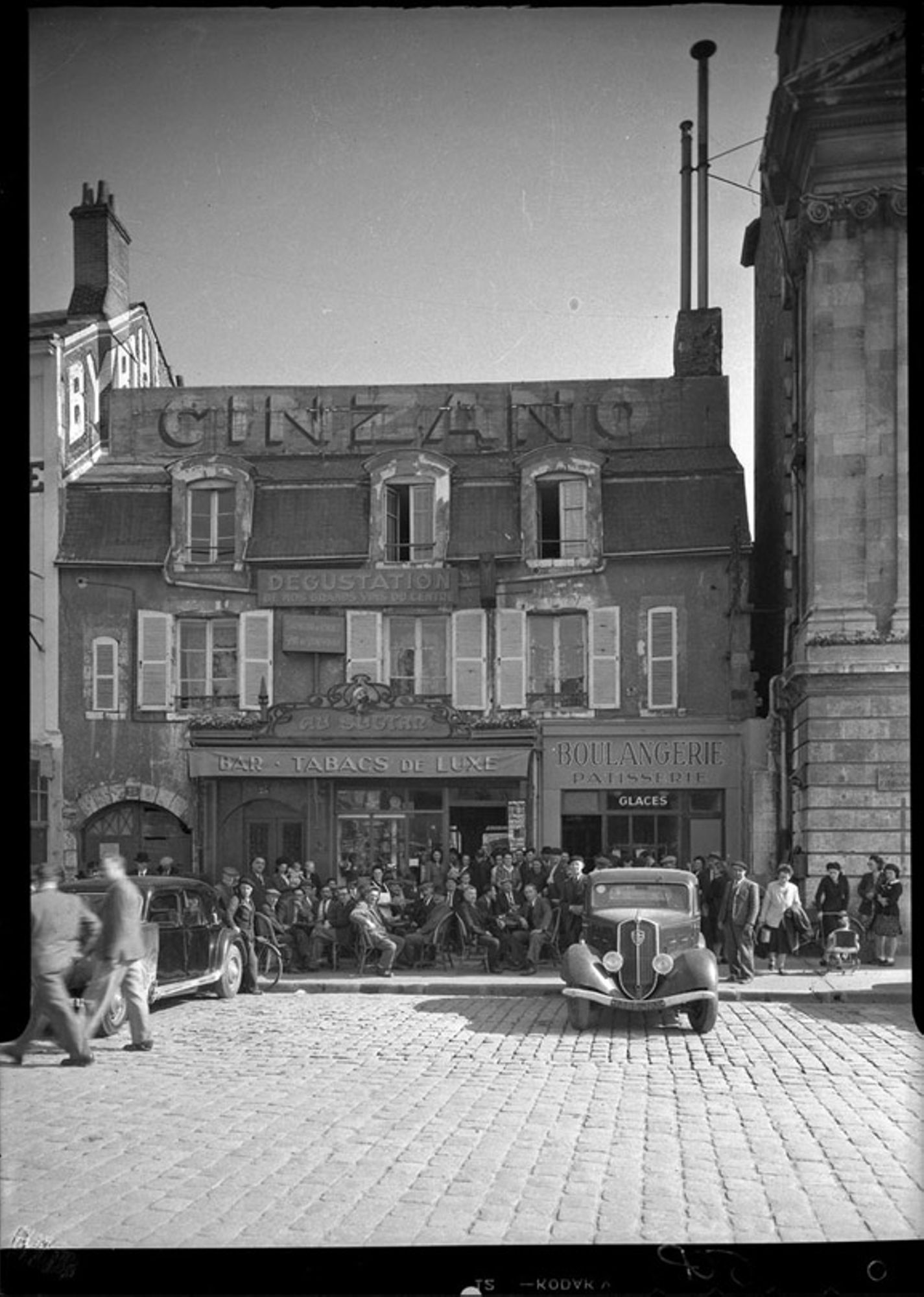 Bar-tabac Au Sultan, place du Martroi, Orléans, 1951