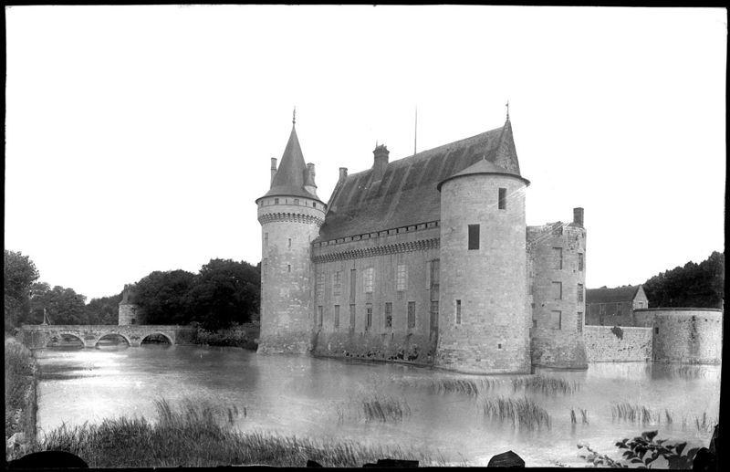 Le château de Sully-sur-Loire, vers 1900-1920