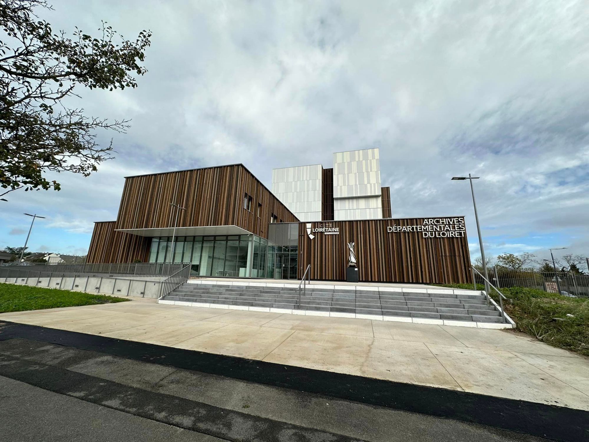 Visite du service des Archives 