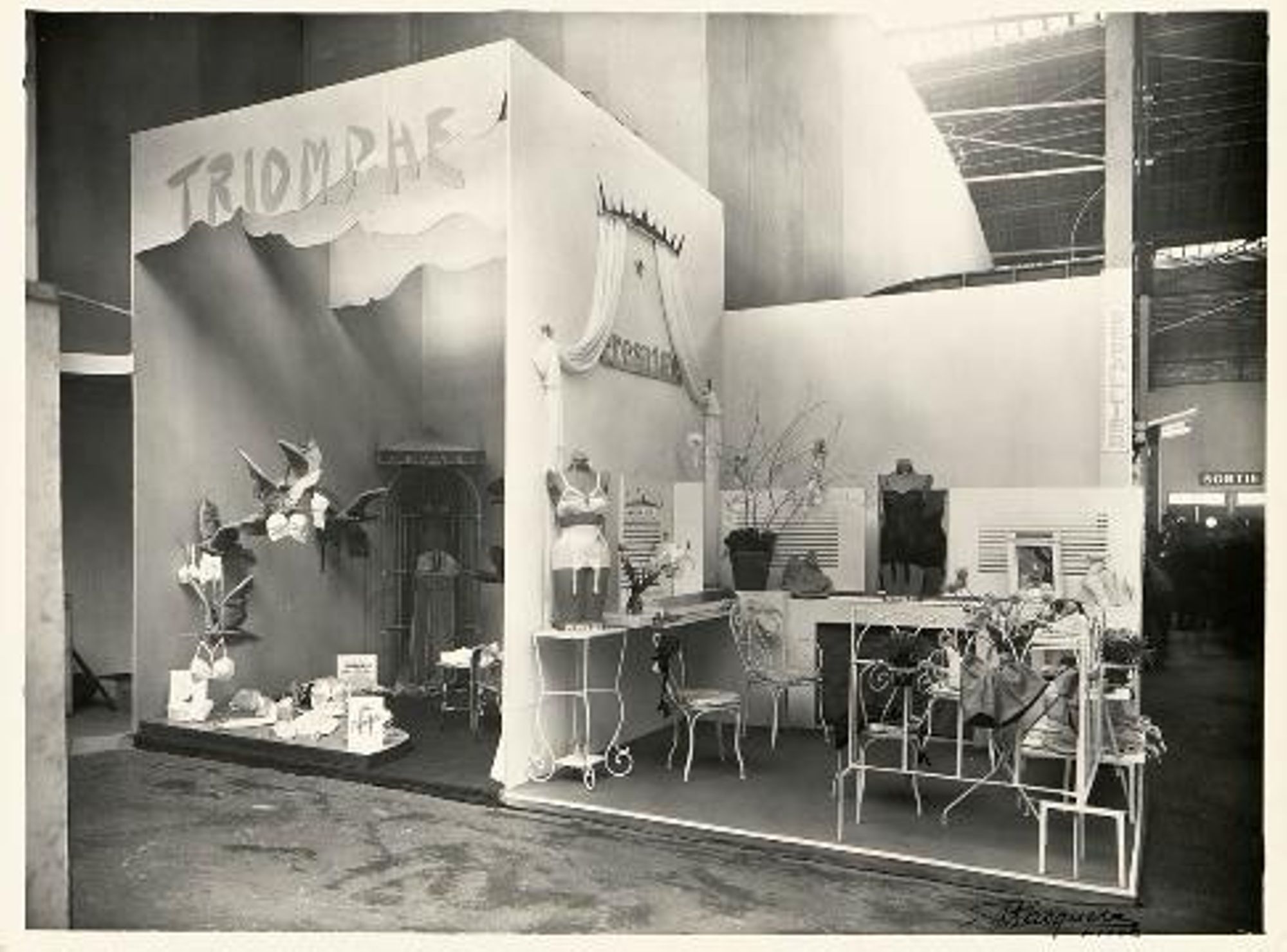 Stand de Depallier-Prestige à l’exposition internationale du textile de Lille (1950-1951).