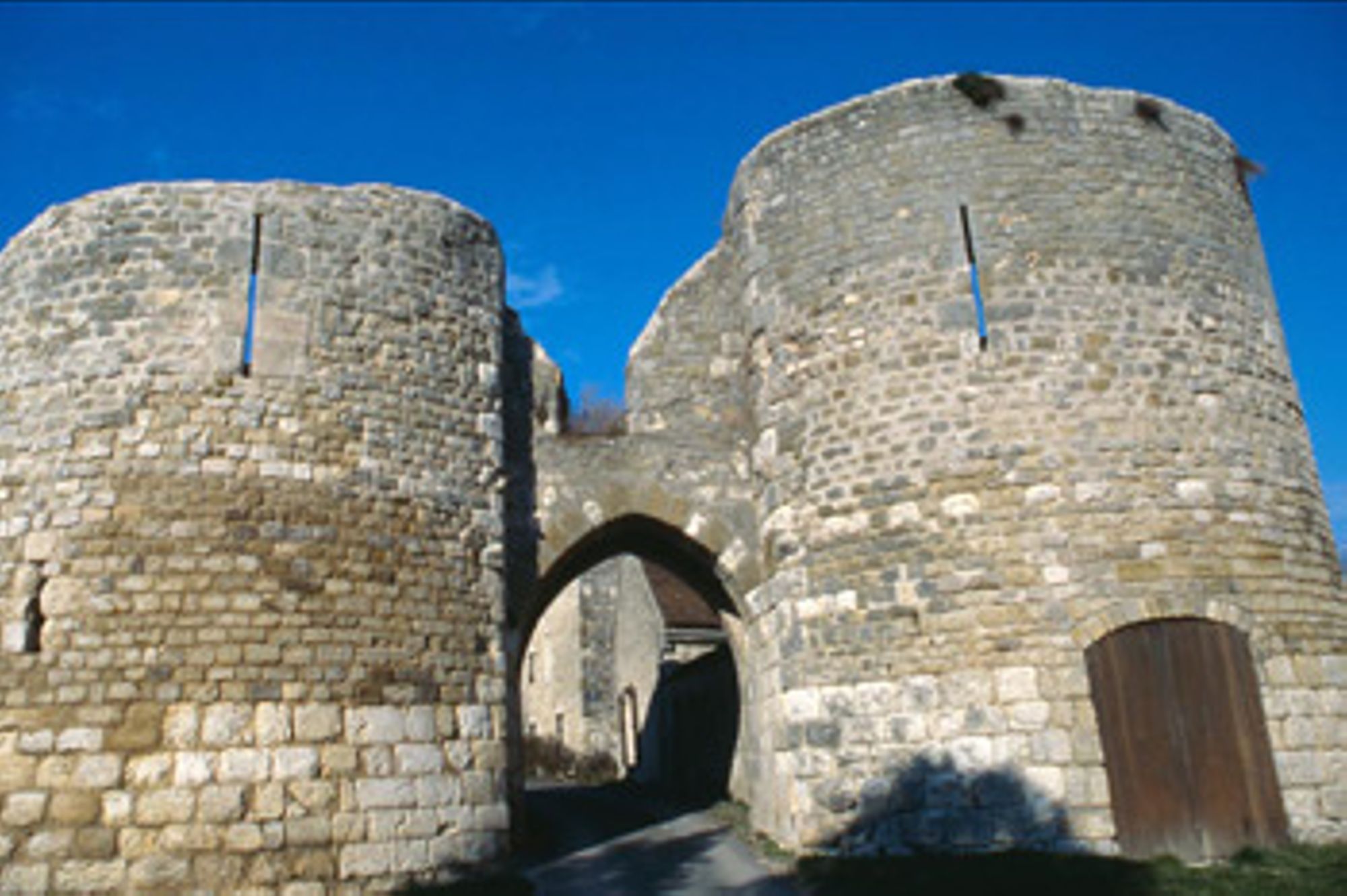 Châtelet d'entrée d'Yèvres-le-Châtel